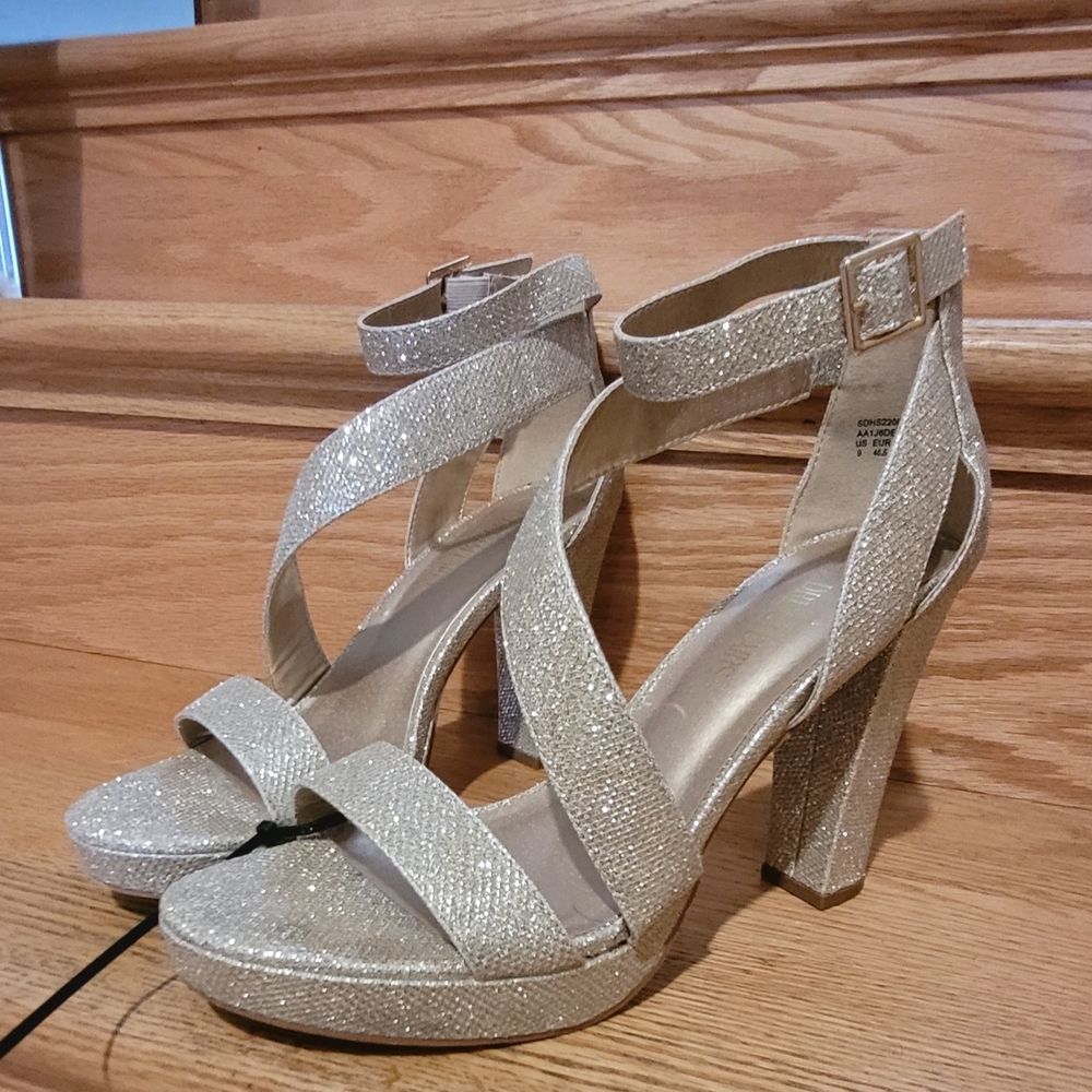 Dream Pairs Glittery Gold Block Heels